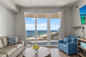 Smart TV, books - New Beach Condo Sunset Views Resort Pool Pier Park (Panama City Beach)