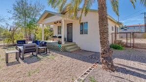 A single-story house with a covered porch, a palm tree, and outdoor seating. - Charming Bungalow In The Heart Of Downtown Phoenix (Phoenix)