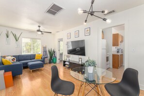 Smart TV, biblioteca musical y estéreo 