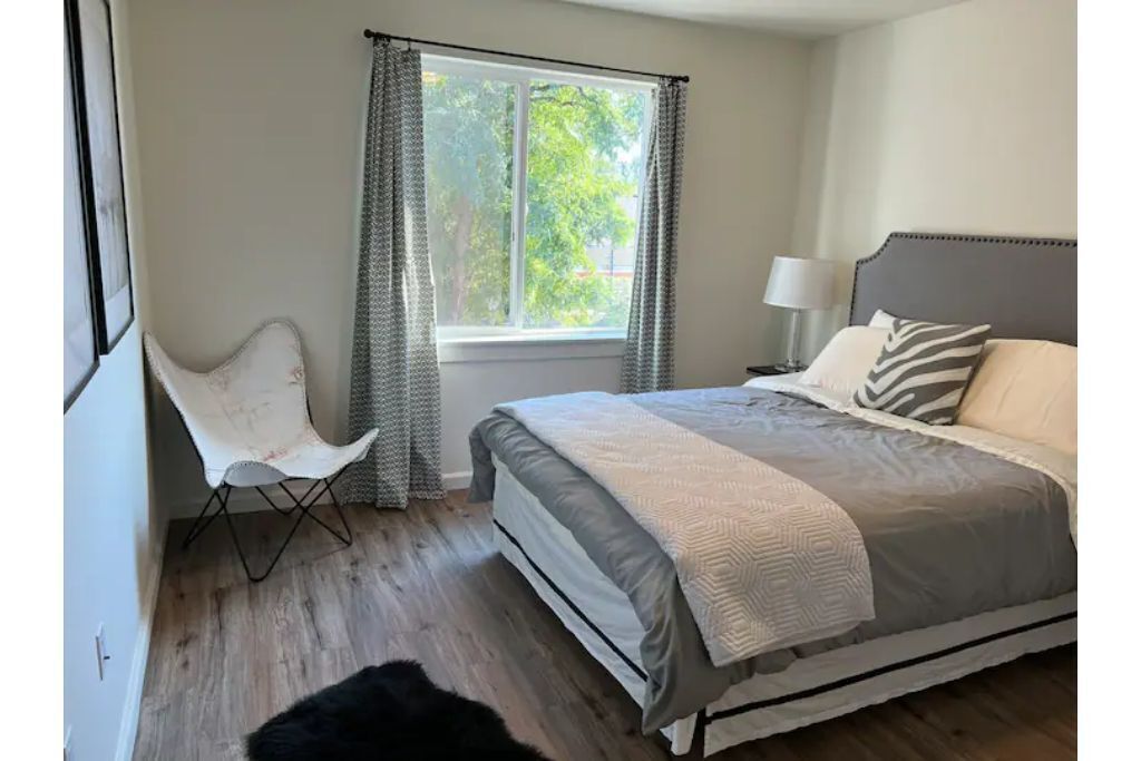 Modern home in downtown Sumner, WA