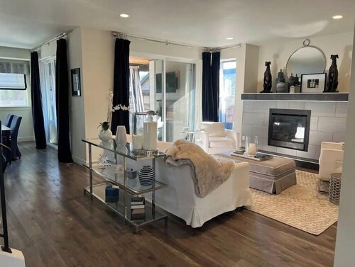 Modern home in downtown Sumner, WA