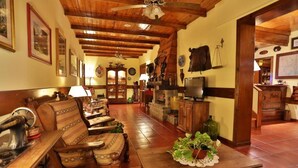 A traditional interior with wooden furniture, a fireplace, and a bar area. - Hotel Sirenuse (Mar del Plata)