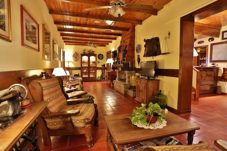 Sala de estar en el lobby. Hotel Sirenuse