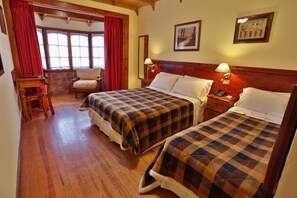 In-room safe, desk, free WiFi, bed sheets - Hotel Sirenuse (Mar del Plata)