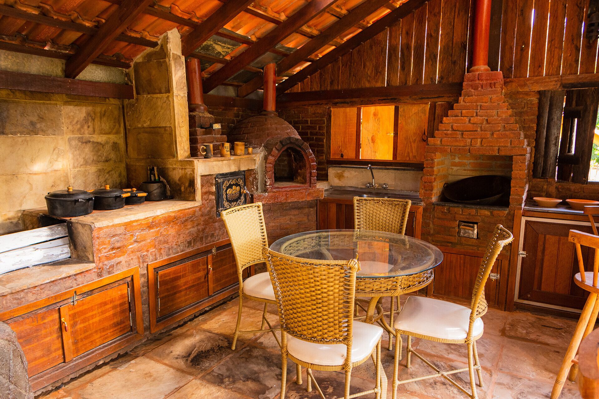 Casa de Campo c Piscina e Churrasq em Heliodora/MG