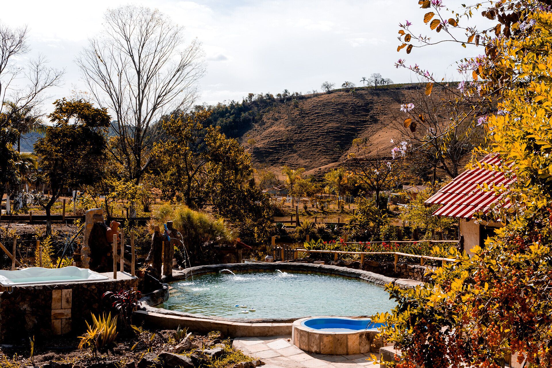 Casa de Campo c Piscina e Churrasq em Heliodora/MG