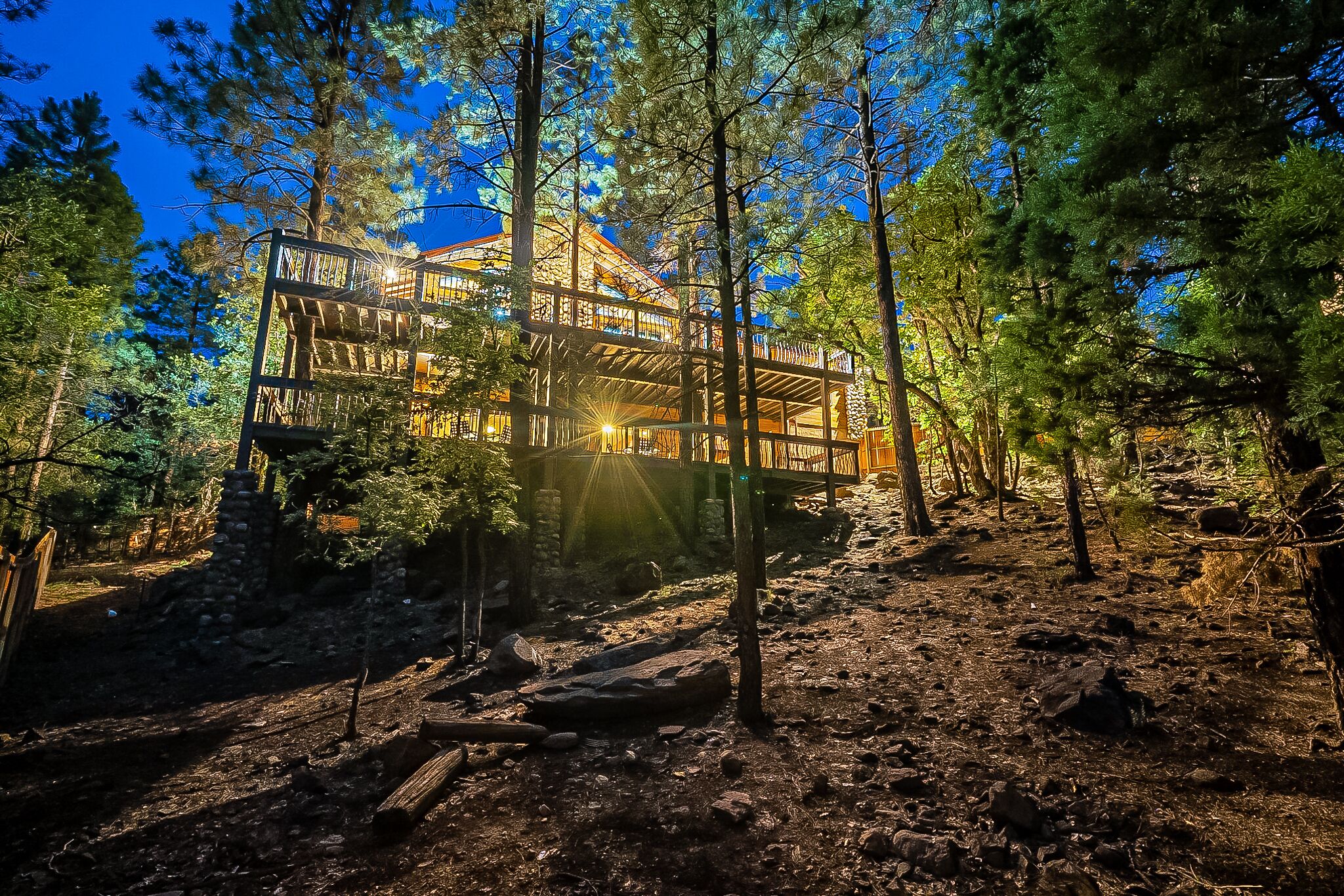 Custom 6 Bedroom 4 full bathrooms Cabin with Amazing hillside Views, fenced lot.