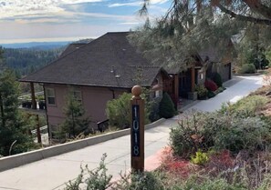 Property grounds - Mountain Lodge with Panoramic Views (Murphys)