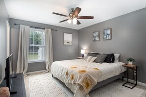 4 bedrooms, desk, free WiFi, bed sheets