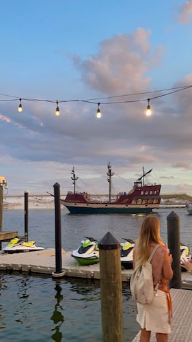 New! GREEN HOUSE minutes from Navarre beach and restaurants