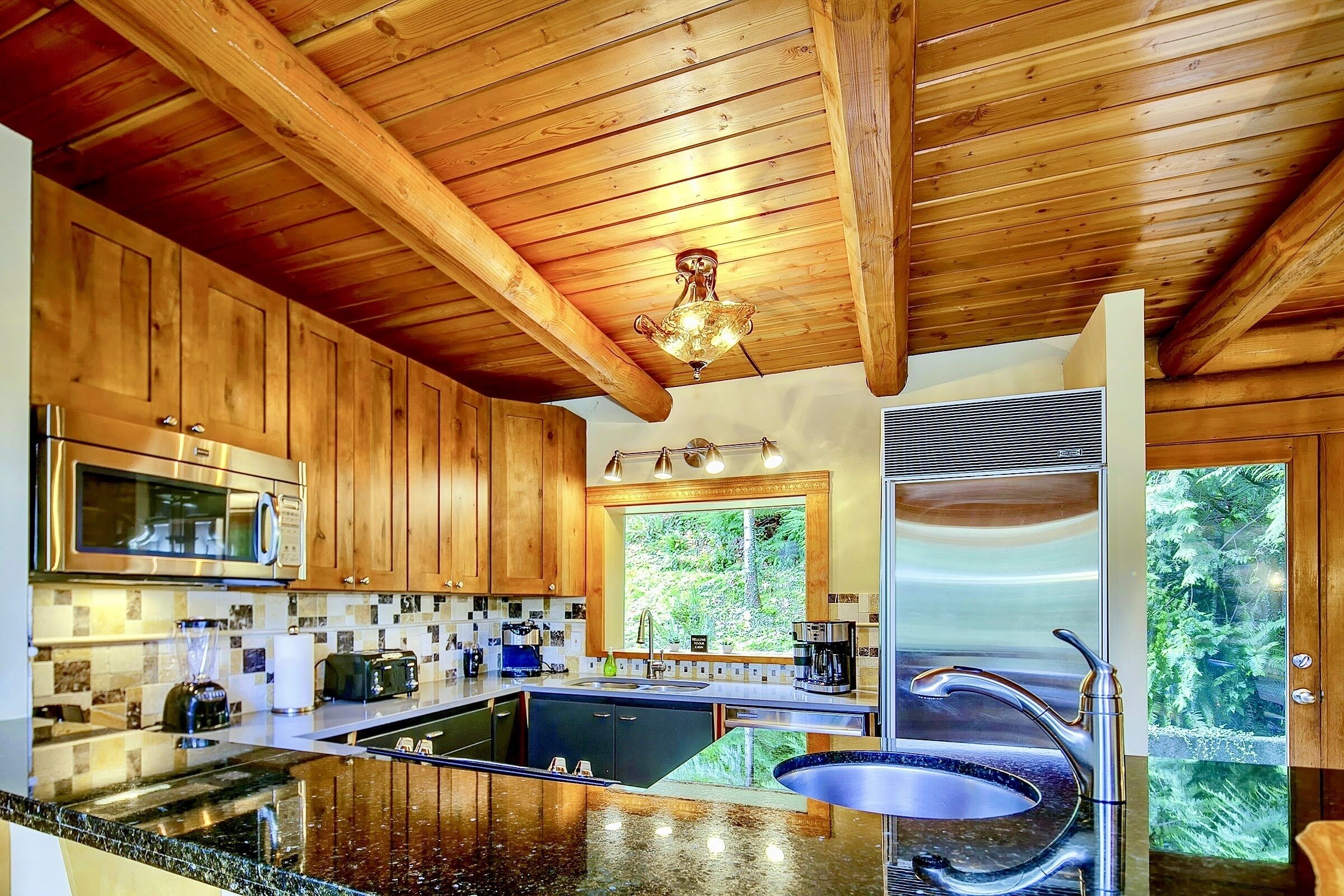 ❤Waterfront Acre | 180° Views | Custom Log Home | By Vacationloghome