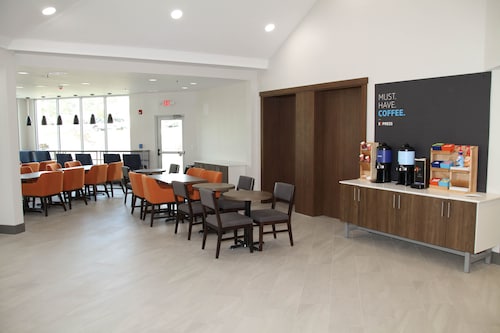 홀리데이 인 익스프레스 로키 마운트 스포츠 센터 바이 IHG