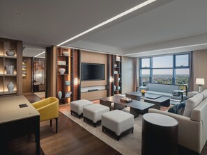 Suite, 1 habitación, cocina (Dining, Meeting Area) | 1 dormitorio, ropa de cama de alta calidad, edredones de plumas