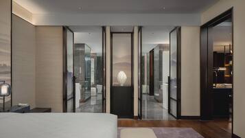 1 bedroom, premium bedding, down duvets, minibar