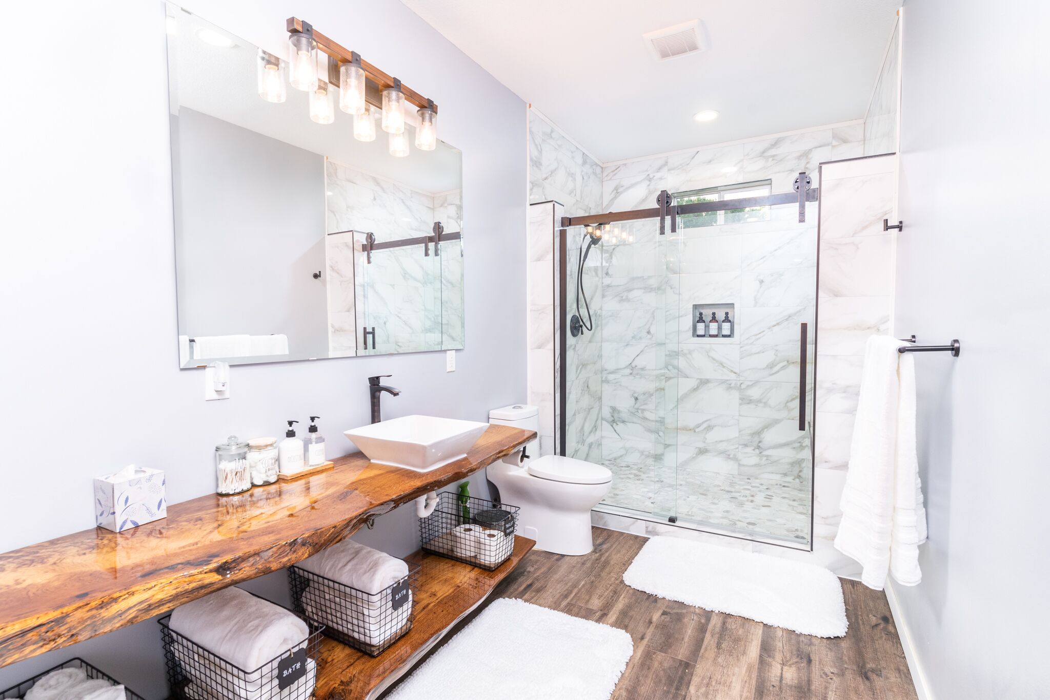 Guesthouse with king bed and custom bathroom