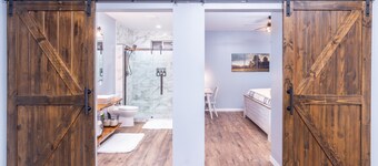 Guesthouse with king bed and custom bathroom