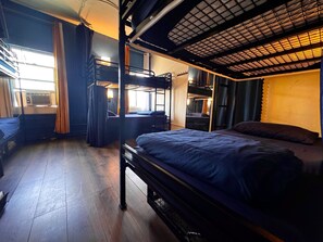 Basic Shared Dormitory (Female only) | 熨斗/熨板、免费 WiFi、床单