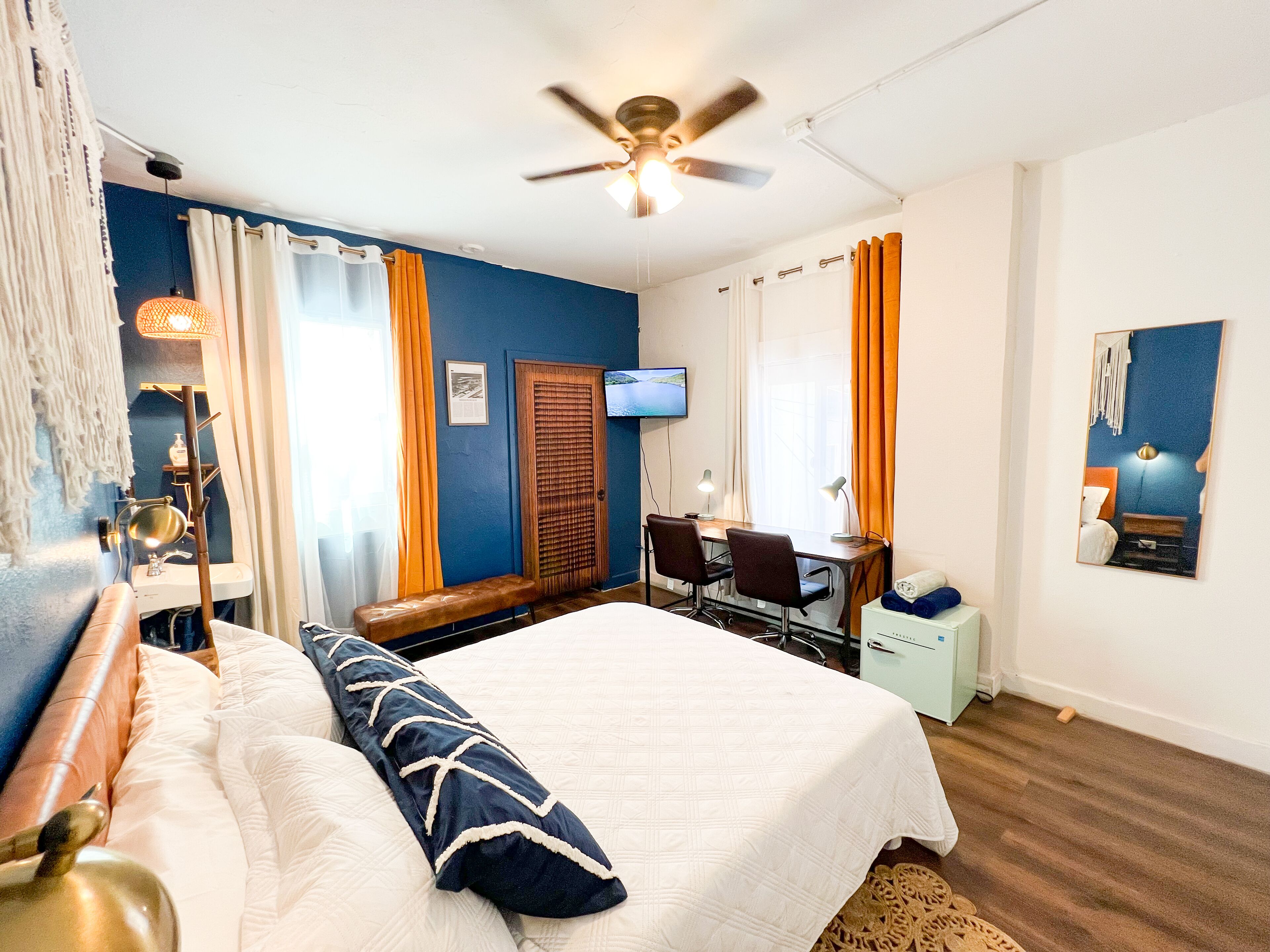 Comfort Room | Iron/ironing board, free WiFi, bed sheets