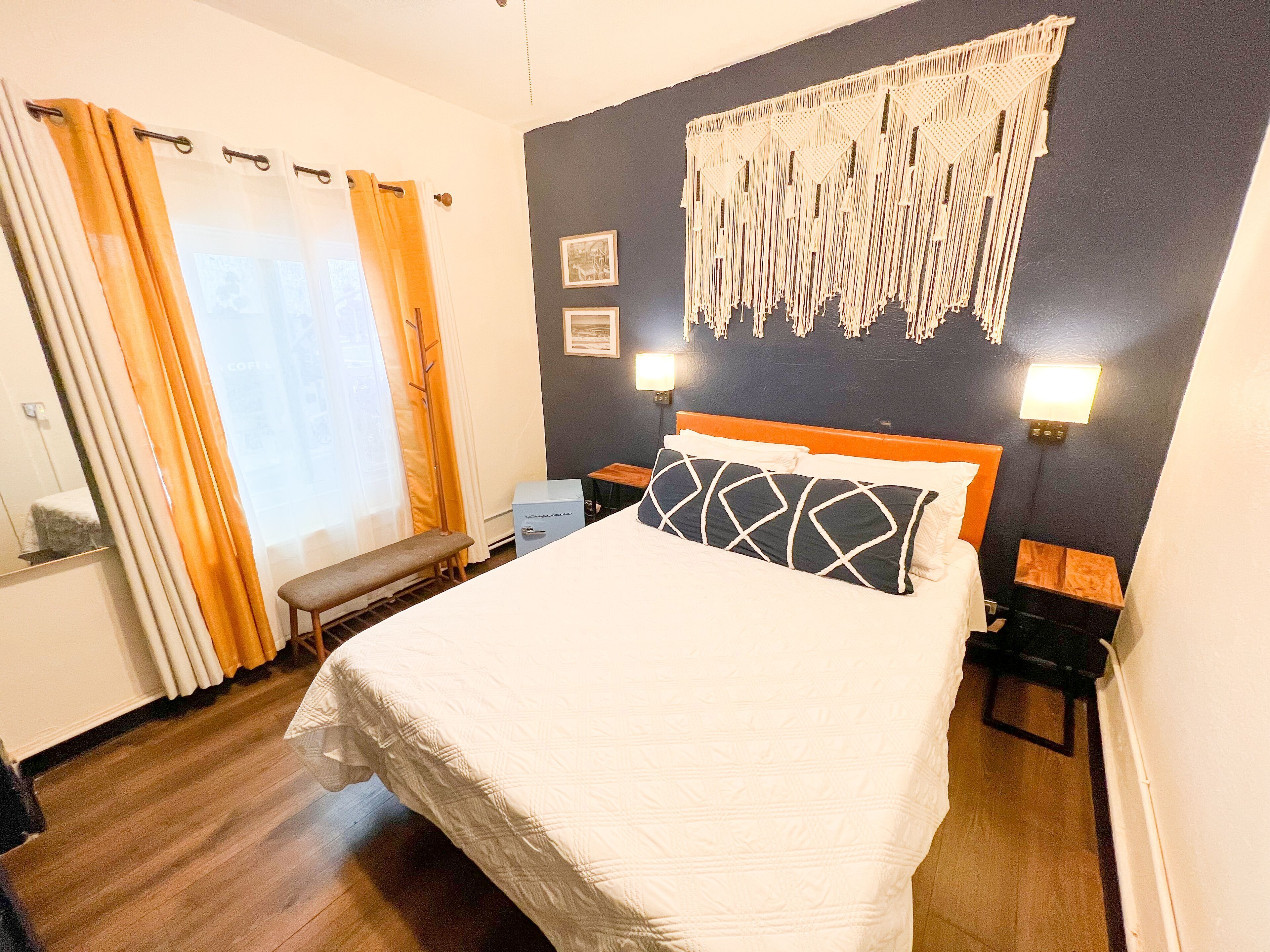 Iron/ironing board, free WiFi, bed sheets