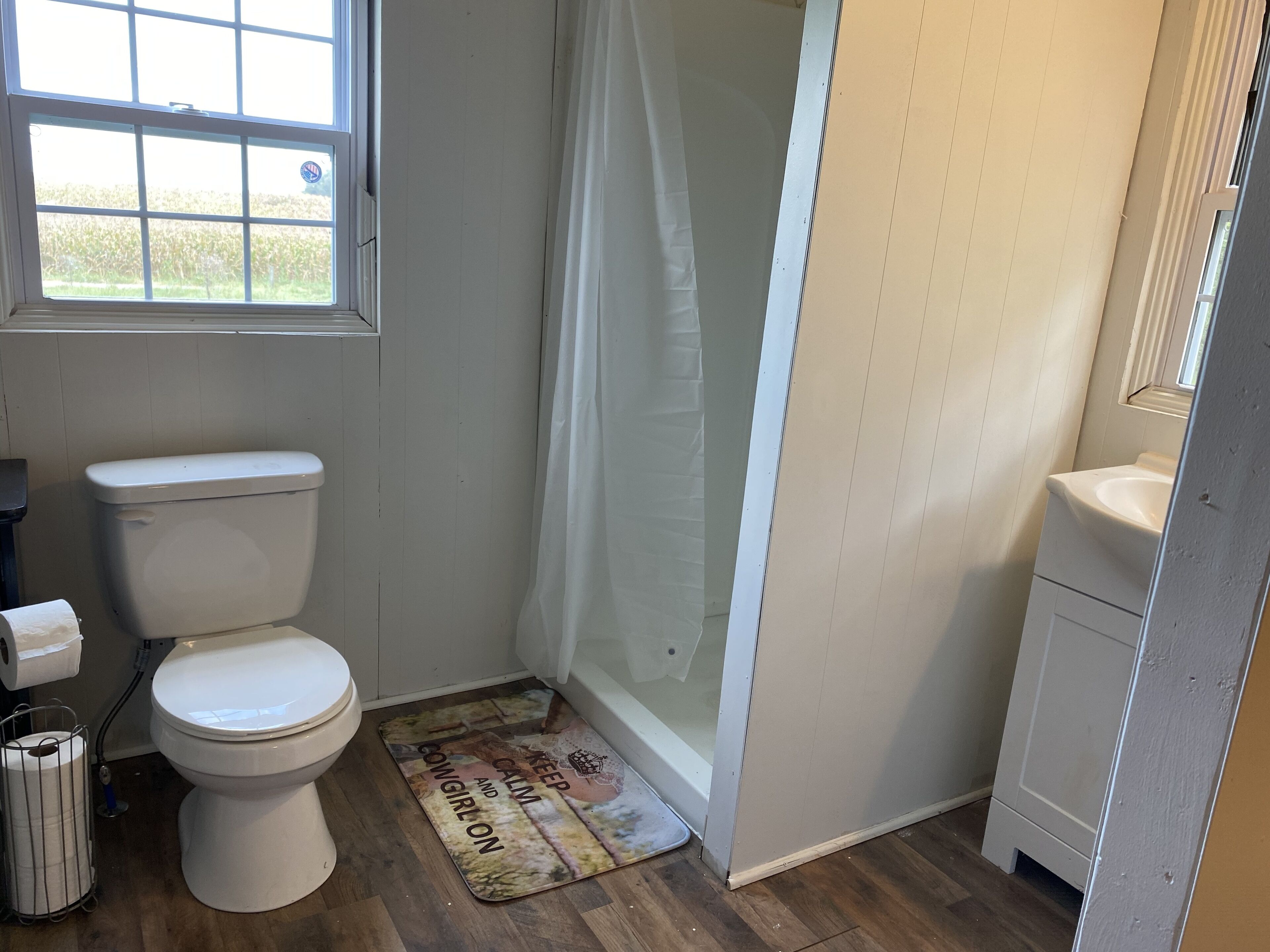 Small Cottage on large 350 acre working  grain and cattle farm near Mammoth Cave