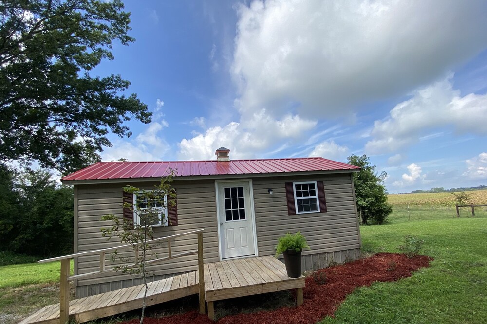 Small Cottage on large 350 acre working grain and cattle farm near Mammoth Cave
