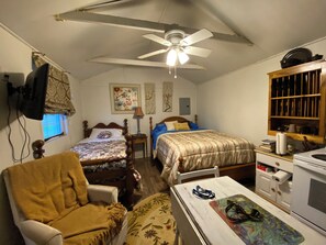 1 habitación, tabla de planchar con plancha, wifi gratis y ropa de cama 