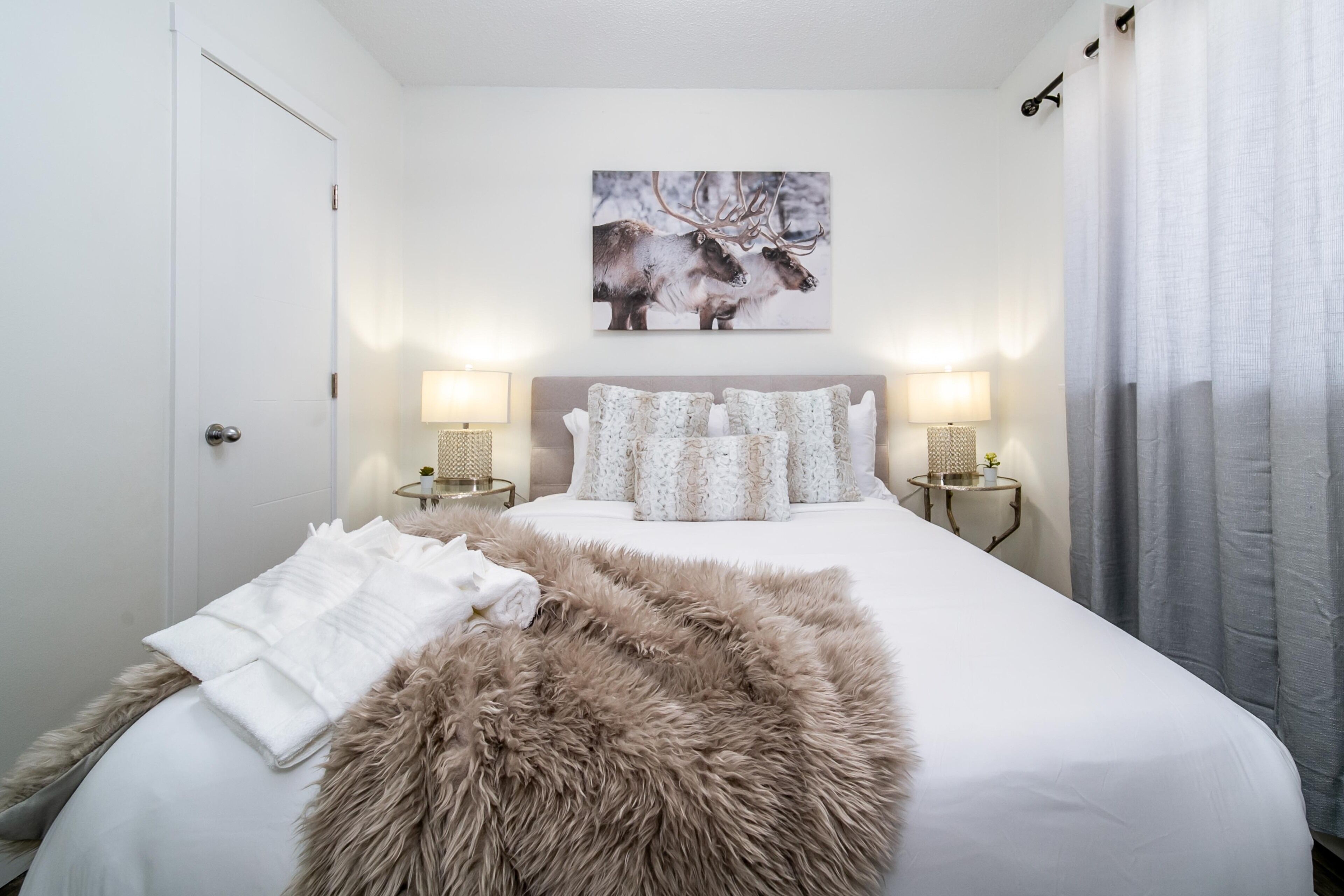 ☆Modern 3BDRM Home☆King Bed★Central🗲Wifi✔Clean!