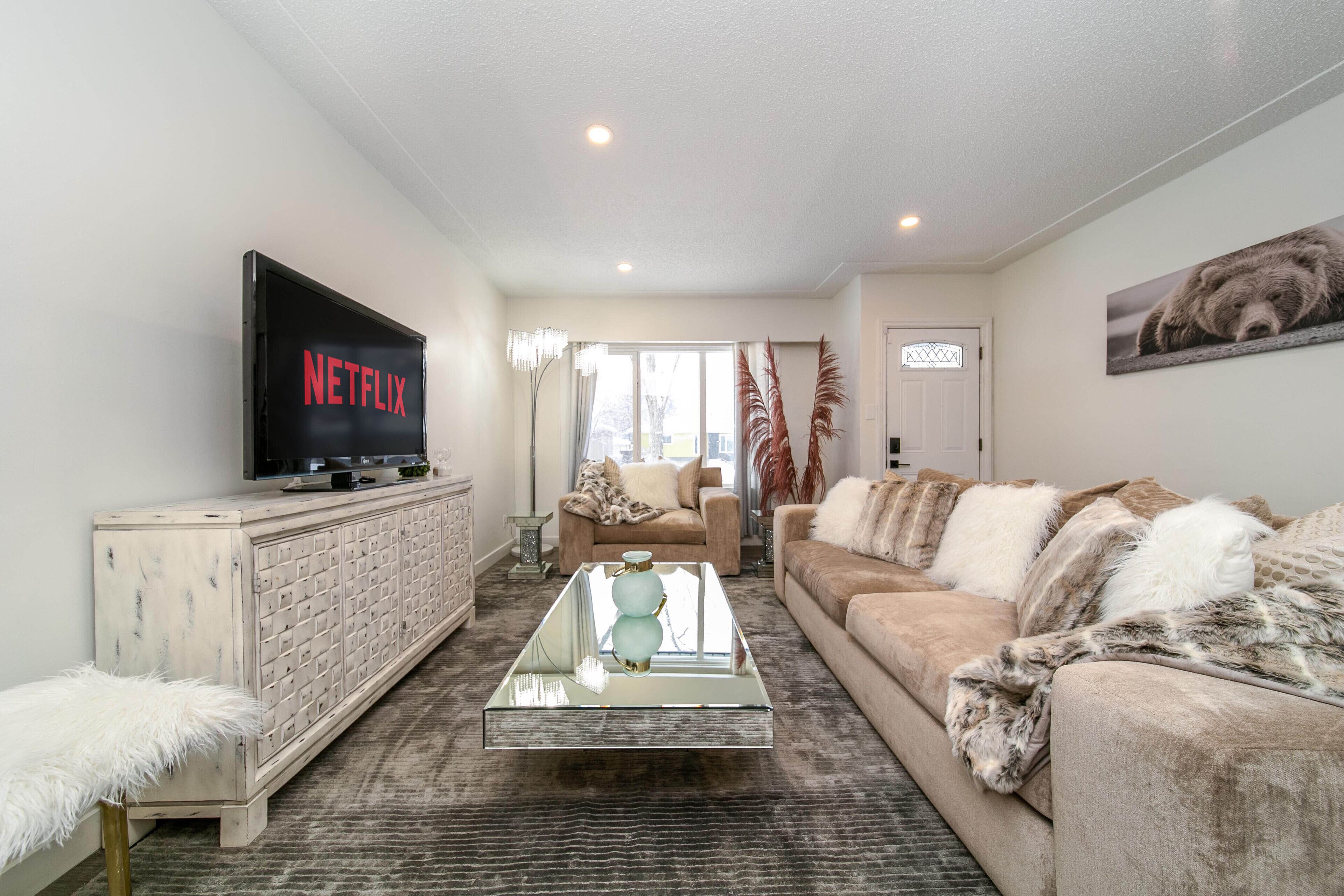 ☆Modern 3BDRM Home☆King Bed★Central🗲Wifi✔Clean!