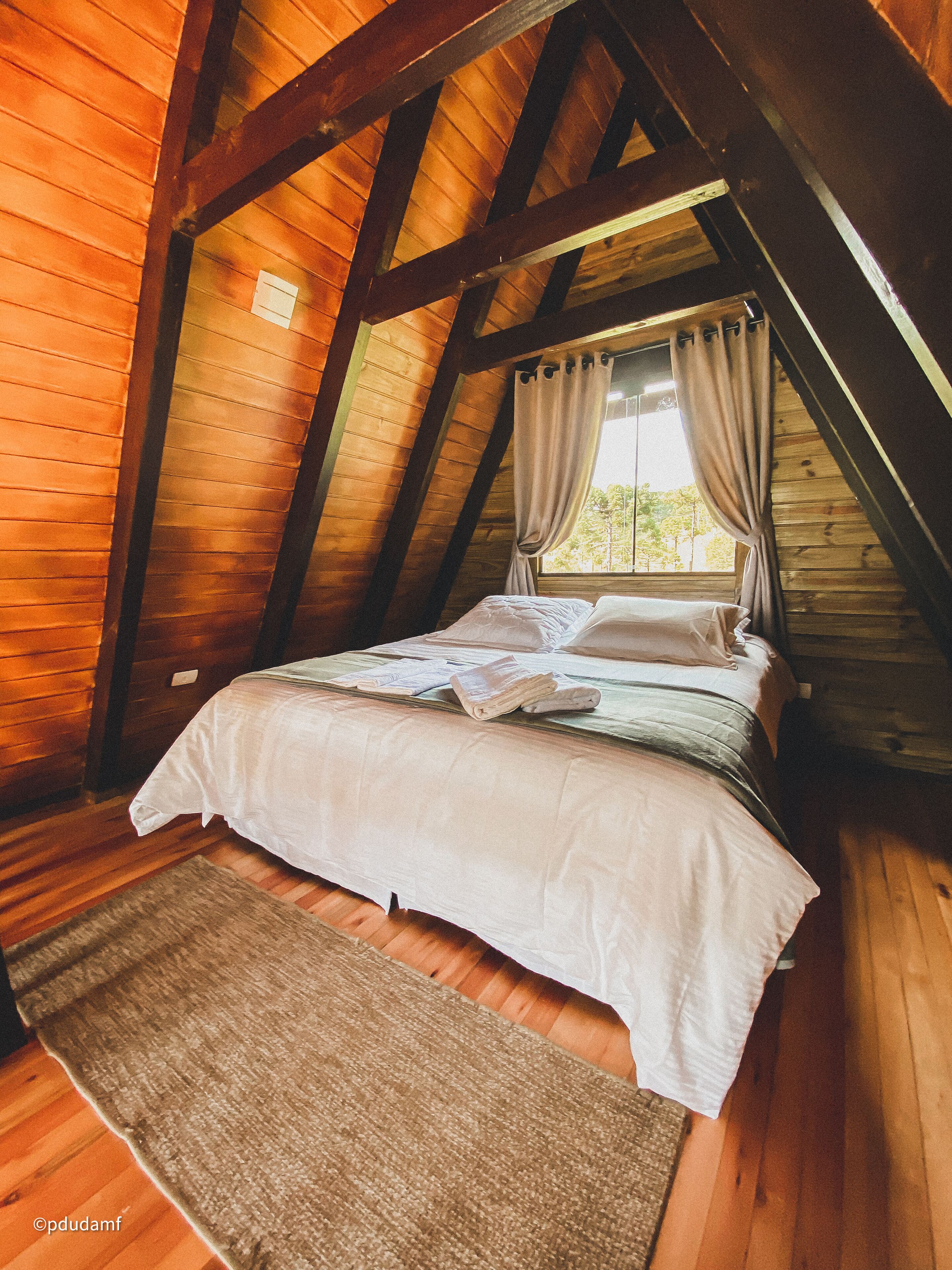 트래디셔널 스튜디오 스위트 | 고급 침구, 각각 다른 스타일의 인테리어, 각각 다르게 가구 비치, 암막 커튼