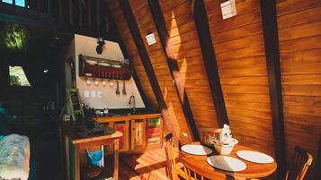 Suíte estúdio tradicional | Cozinha privada | Micro-ondas, chaleira elétrica, talheres/pratos/utensílios de cozinha