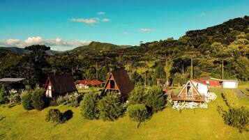 Vista frontal de la propiedad