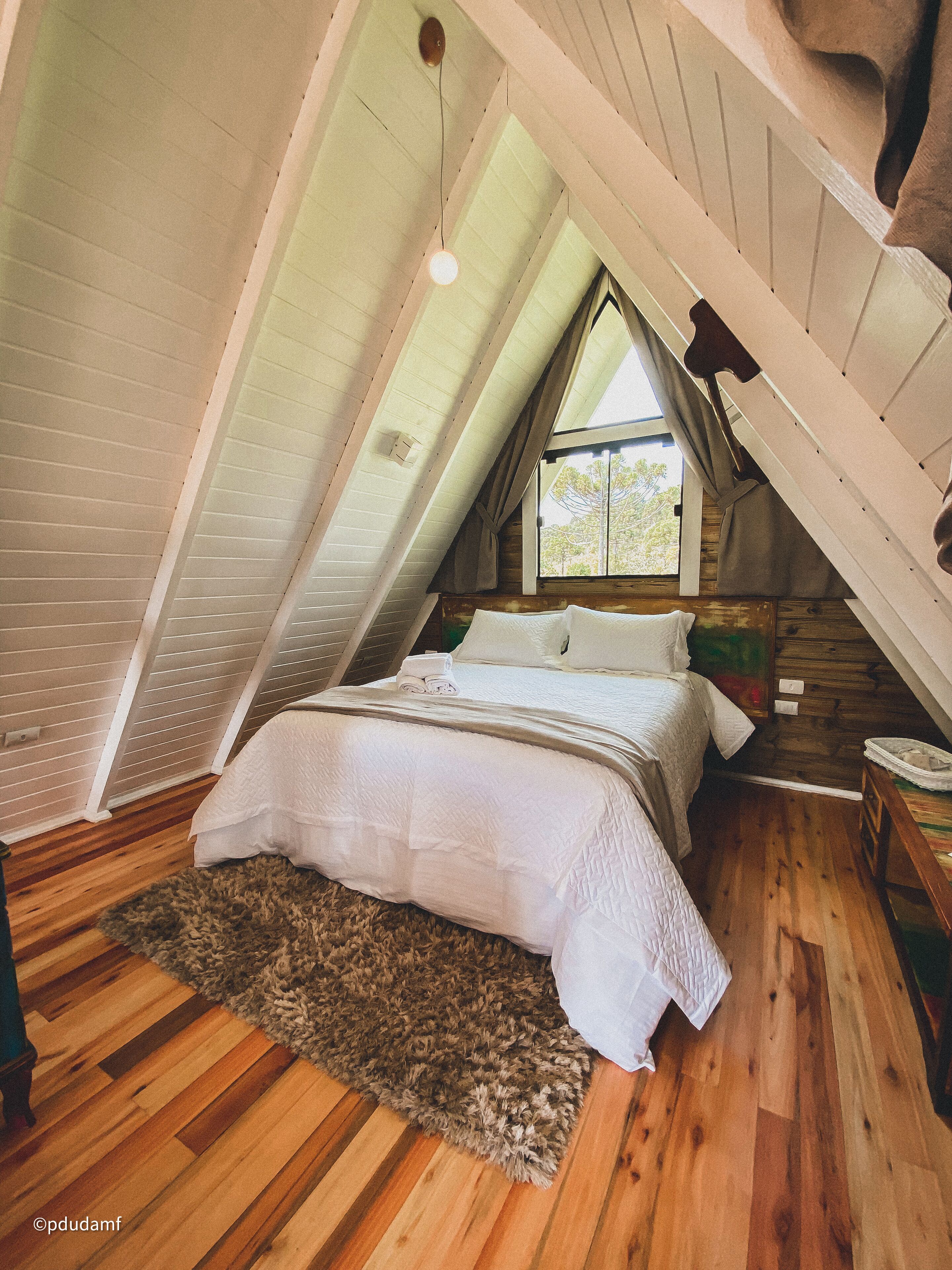 익스클루시브 스튜디오 스위트 | 고급 침구, 각각 다른 스타일의 인테리어, 각각 다르게 가구 비치, 암막 커튼