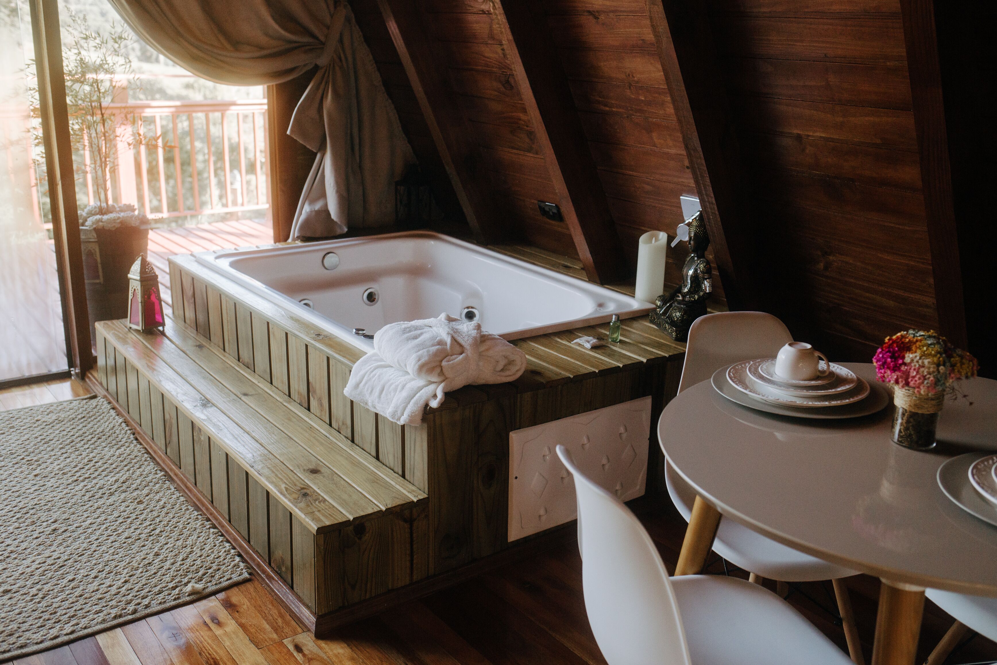 Suíte estúdio romântica | Banheira de hidromassagem particular