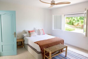 4 makuuhuonetta, silitysrauta/-lauta, Wi-Fi, vuodevaatteet