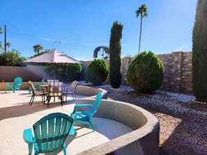 Outdoor dining - ***Desert Beauty Vacation Home***Leisure World Mesa, Arizona - 30 Day Min Book (Mesa, Arizona)
