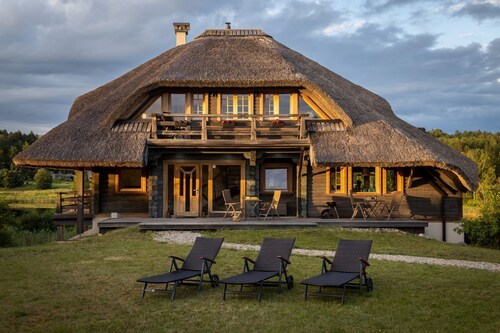 Dreamy chalet with sauna & jacuzzi in secluded eco-village