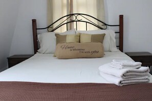 2 bedrooms, desk, WiFi, bed sheets