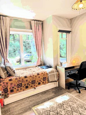 2 bedrooms, desk, iron/ironing board, free WiFi