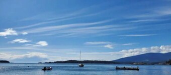 Charming Nest 2BDR/2BTH - Pacific Ocean beach 800 m from this home