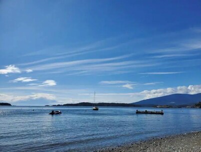 Charming Nest 2BDR/2BTH - Pacific Ocean beach 800 m from this home