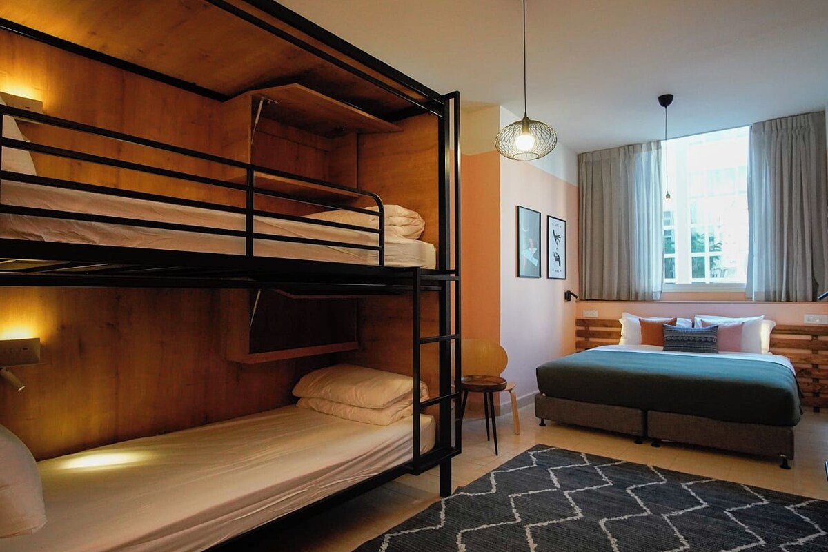 Desk, laptop workspace, WiFi (free), bed sheets