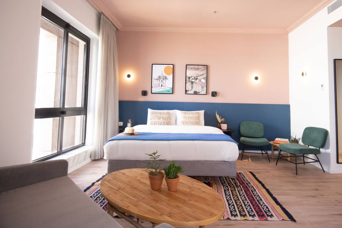 Desk, laptop workspace, WiFi (free), bed sheets