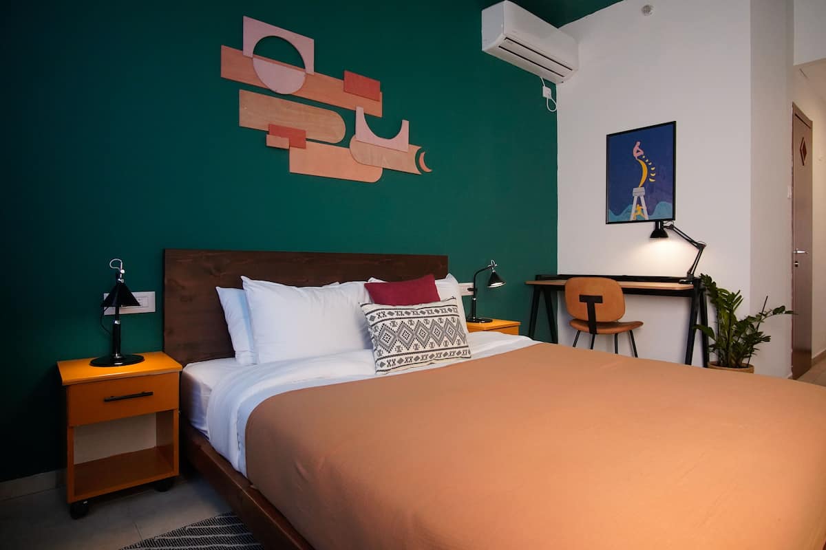 Desk, laptop workspace, WiFi (free), bed sheets