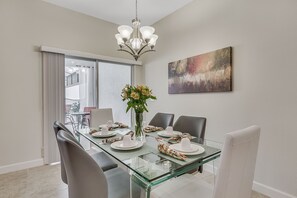 Dining - "Brier's Storey" - 4BD/3BA townhome near Disney #18 (Kissimmee)