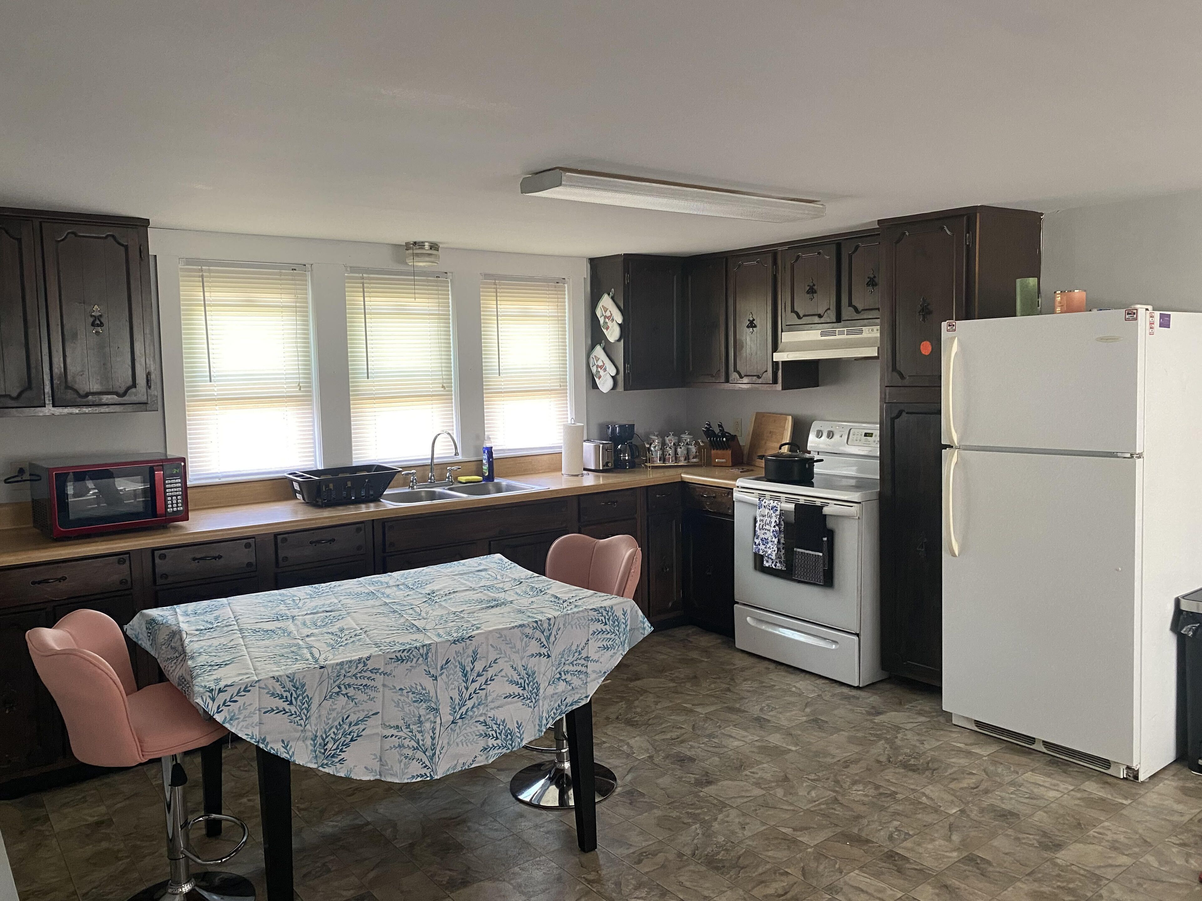 Lovely 2-bedroom apartment with parking on premises