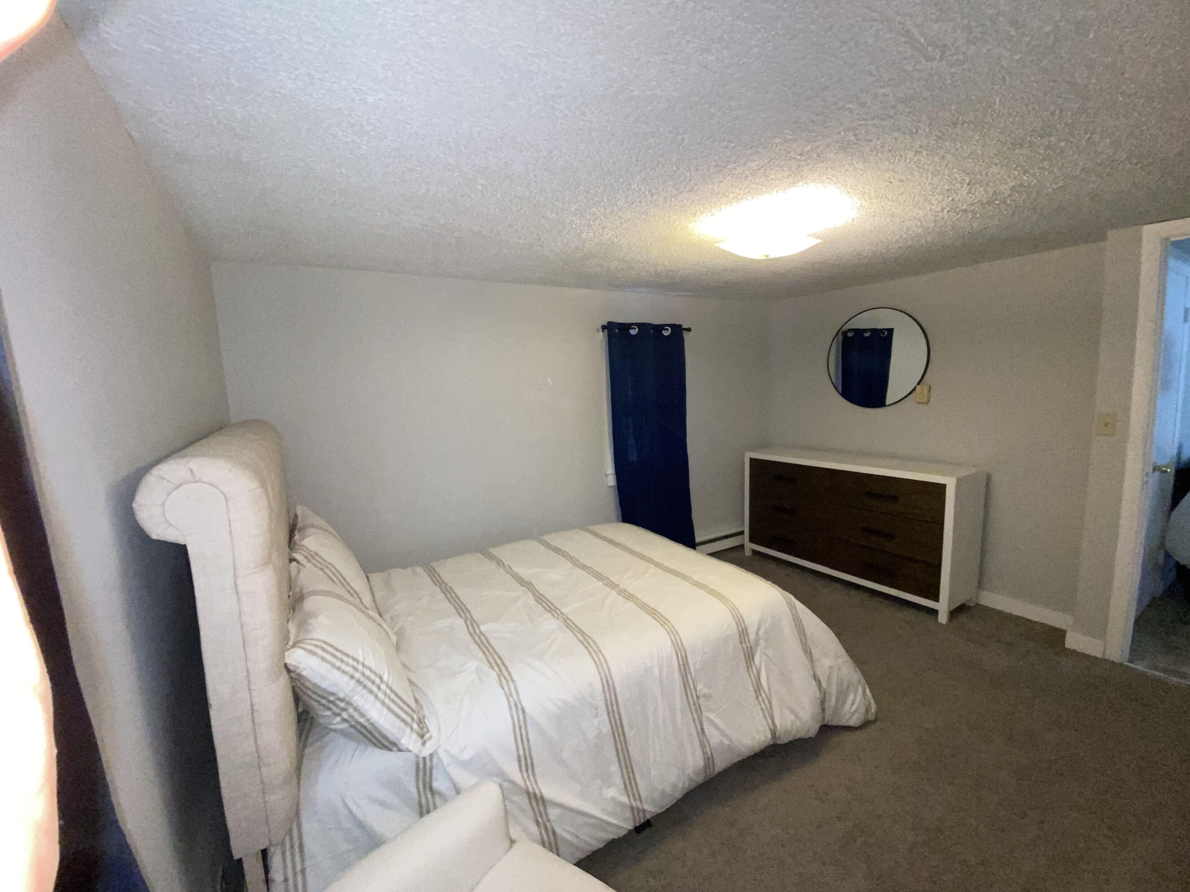 Lovely 2-bedroom apartment with parking on premises