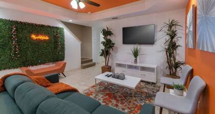 Orange Paradise#Unique Experience*Outdoor Patio!