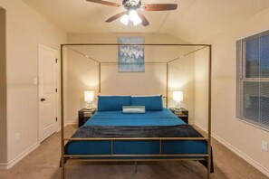 3 chambres, fer et planche à repasser, Wi-Fi gratuit, draps fournis