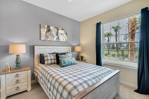 4 slaapkamers, een strijkplank/strijkijzer, reisbedje, gratis wifi