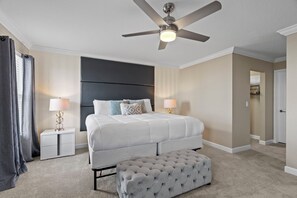7 habitaciones, escritorio y tabla de planchar con plancha 